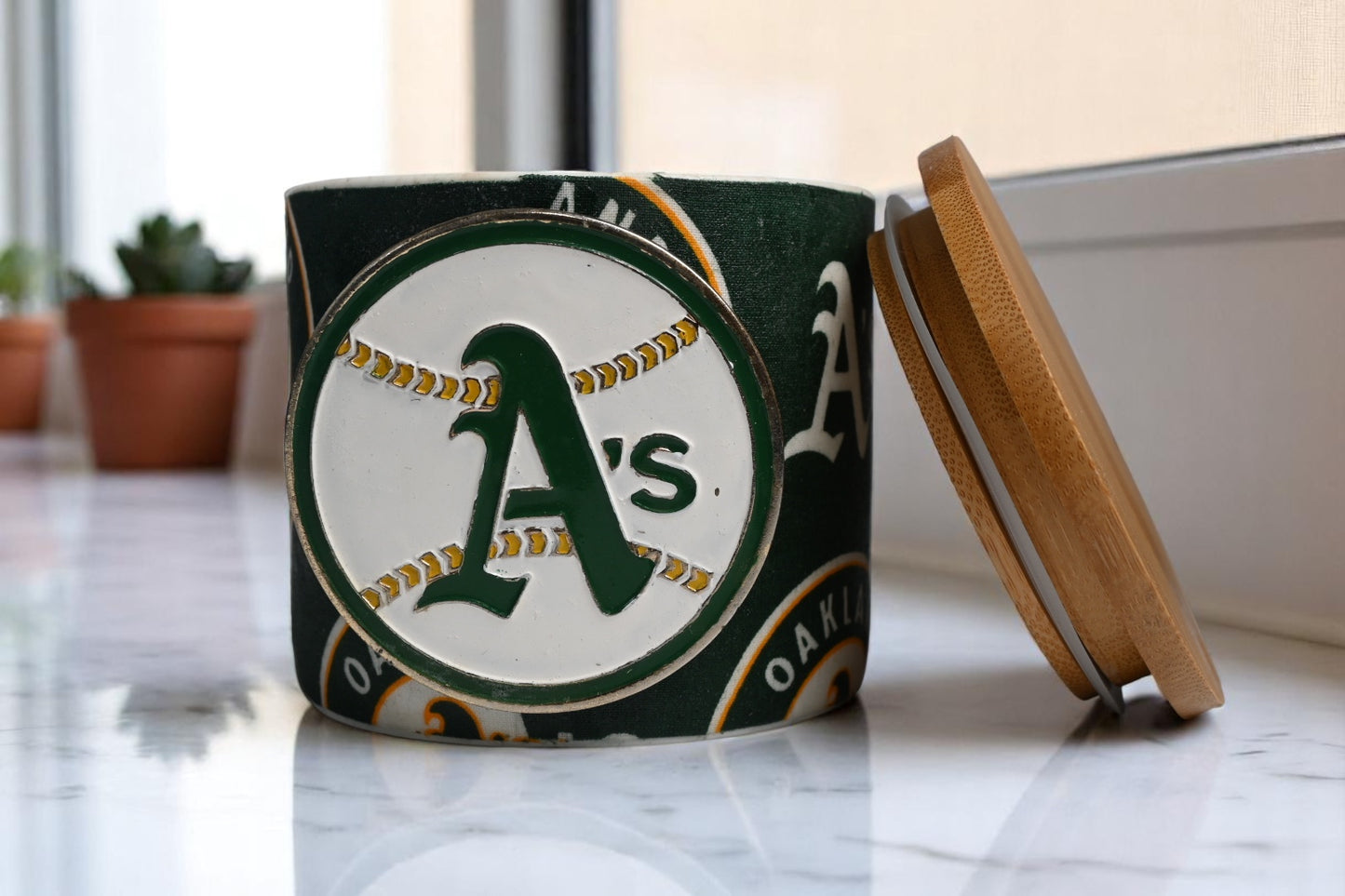 Green Collar Candle (Oakland A's) Coconut-Apricot Wax Candle (16oz)
