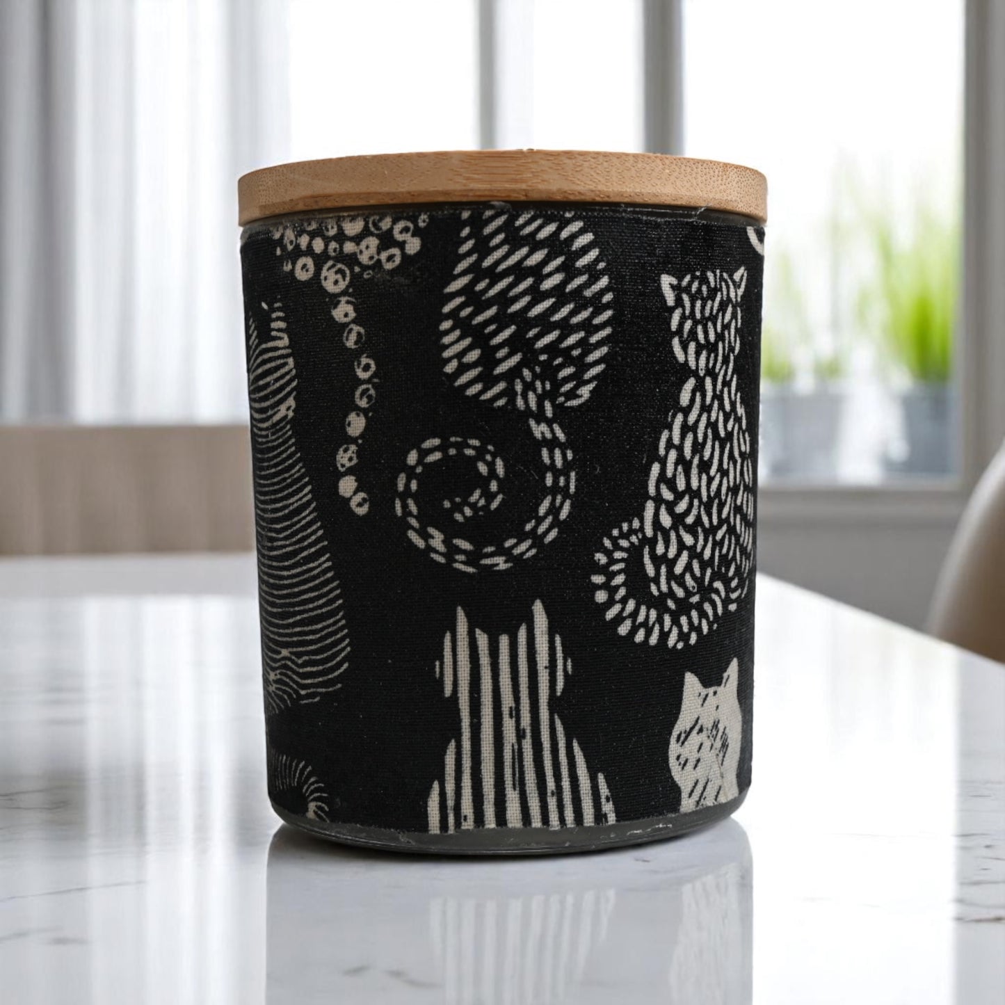 Purrfectly Chic Coconut-Apricot Wax Candle (10oz)