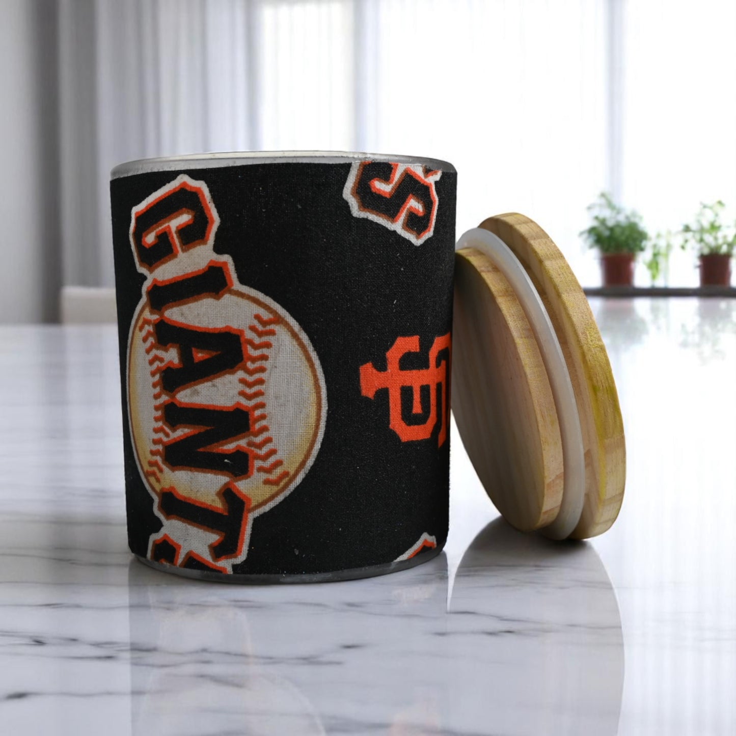 Giants Pride Coconut-Apricot Wax Candle (10oz)